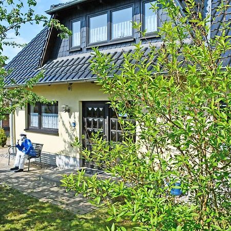 Schoenes Ferienhaus Mit Kamin Und Sauna Im Ostseebad Sellin Extérieur photo