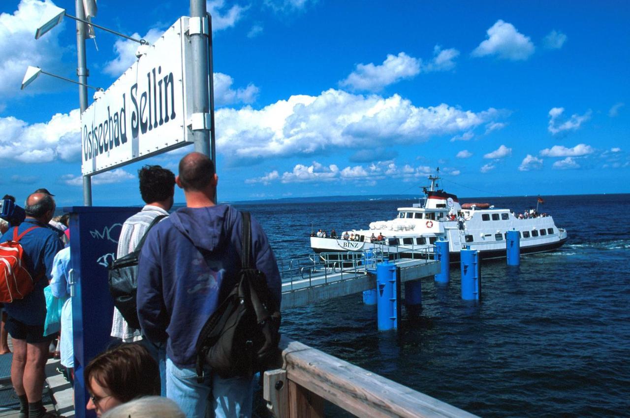 Schoenes Ferienhaus Mit Kamin Und Sauna Im Ostseebad Sellin Extérieur photo