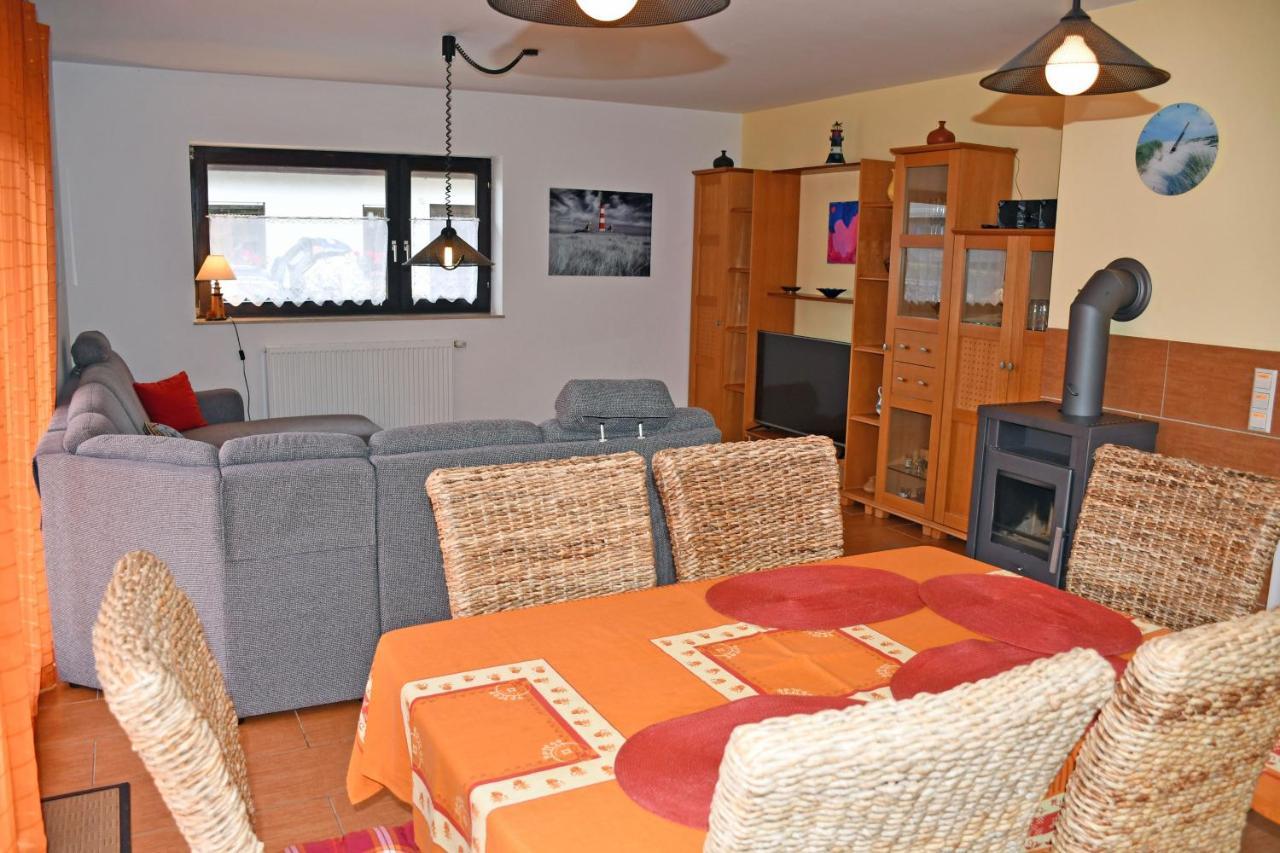 Schoenes Ferienhaus Mit Kamin Und Sauna Im Ostseebad Sellin Extérieur photo