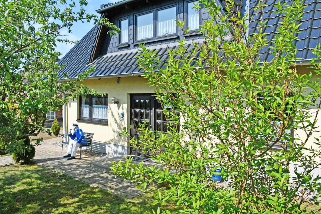 Schoenes Ferienhaus Mit Kamin Und Sauna Im Ostseebad Sellin Extérieur photo